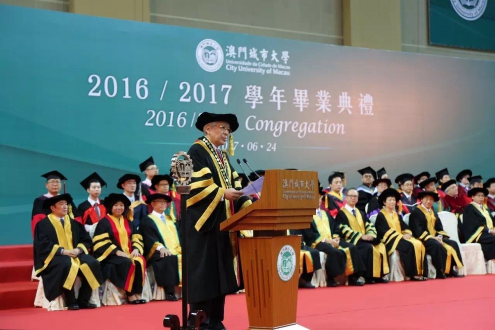 校長張曙光在典禮中致辭