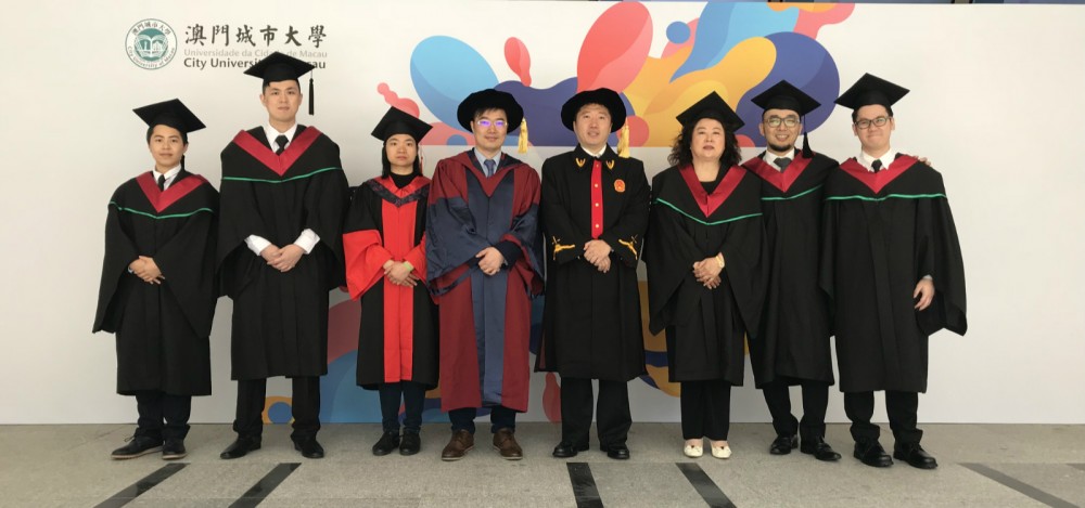 同學與老師合影