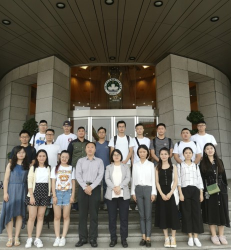 李洪江課程主任率領學生參觀澳門特別行政區立法會